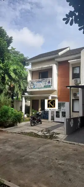 Rumah Hook 2 lantai di Royal Oak Townhouse Jatisampurna