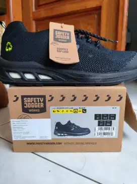 Sepatu safety jogger