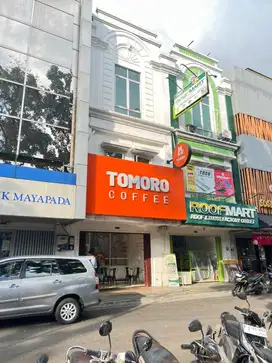 Ruko jalan utama depan pasar modern BSd ruko Madrid