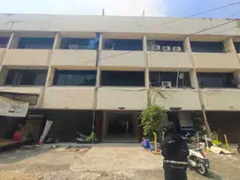 Disewakan Ruko  3,5 Lantai  Dipinggir jln raya Klender, Jakarta Timur