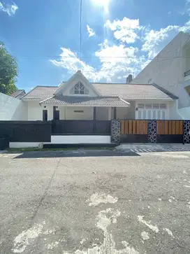 Rumah baru modern dekat kampus UII