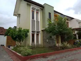 Rumah bagus 2 lantai dalam perumahan jalan palagan
