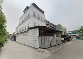Rumah Hoek 4 Lantai di Jelambar Baru, Hanya 6 Menit ke Tol Jelambar