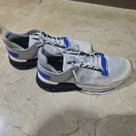 Sepatu Running On Cloudnova Flux original