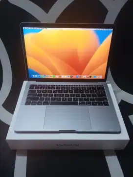 Jual Macbook pro 2017 core i5 ram 8/256 fullset, silver