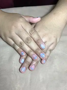 Loker untuk eyelash dan nail