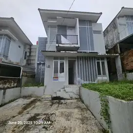 DISEWAKAN RUMAH 2 LANTAI REGENCY CASTARICA BALIKPAPAN