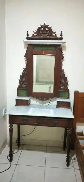 Meja Rias antik