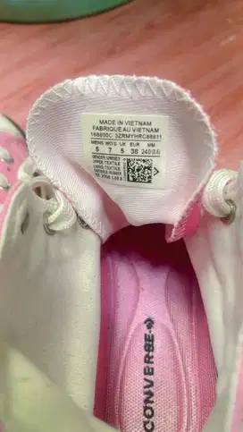 Sepatu converse pink