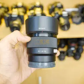 Lensa Sony FE 50mm 1.8 Fullset Mulus