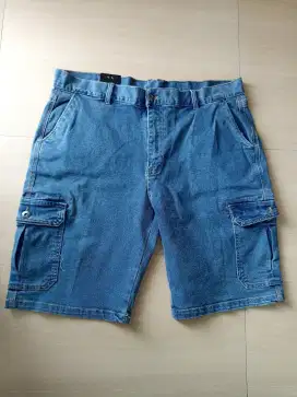 Celana pendek jeans pria