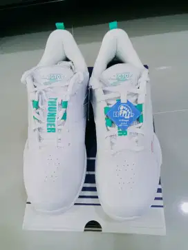Sepatu Badminton Victor Thunderplus A