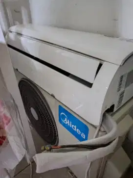AC merek midea 1/2pk