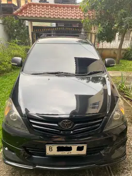 Toyota Kijang Innova (2010)