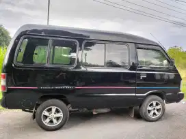 Dijual suzuki carreta 1000 karoseri adiputro tahun 2000