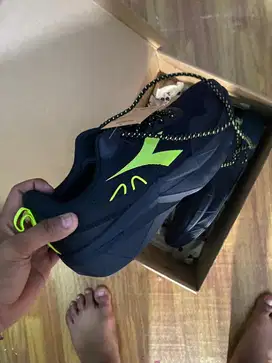 sepatu diadora pelagia