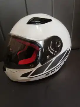 Bismillah,helm Yamaha ORI.masih bagus full fess