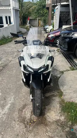 Dijual Cepat! Honda Adv 160 2023 – Kilometer Rendah!