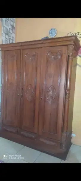 Lemari 3 pintu kayu jati model peluru