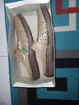 Kickers Sepatu sandal Masu mulu