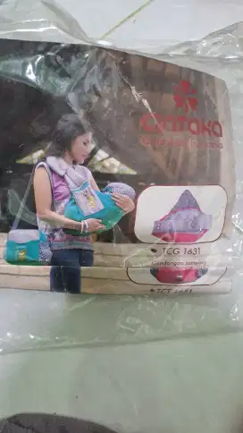 GENDONGAN BAYI ANTAKA GENDONGAN SAMPING ADA TOPI