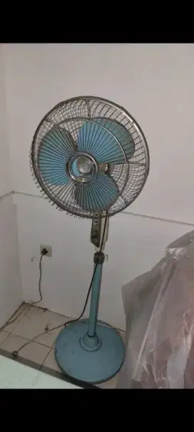 Kipas Angin Besi Hitachi