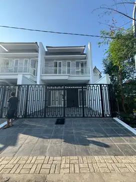 Rumah Baru Modern Minimalis, Dekat Ubaya & Petra, Strategis di SBY