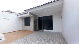 Dijual rumah rapih siap huni dengan rooftop di lantai 3