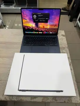 MACBOOK AIR M2 8/256 GB FULLSET MASIH GARANSI SECOND