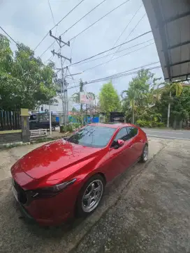 Mazda 3 hatchback skyaktive 2.0 merah