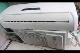 Jual ac Electrolux 1/2 pk lowwat 320 watt kondisi 95% ori semua