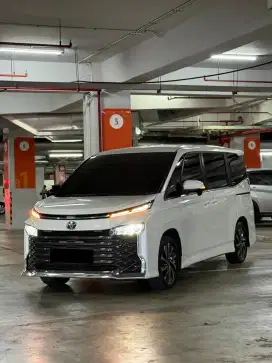 TOYOTA VOXY 2.0 TSS FACELIFT 2022