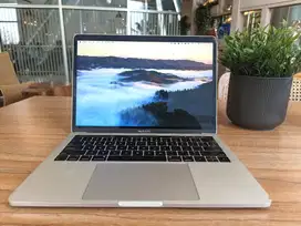 Macbook Pro 2019 13.3 Intel Core i5 - 8GB RAM - 128GB SSD