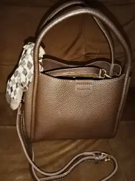 For Sale : Tas Cantik Vinnetora Multifungsi ( Jinjing & Slingbag )