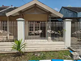 Disewakan rumah di PBI blok D2 no 21 Malang