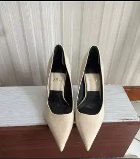 Sepatu Wanita ZARA White