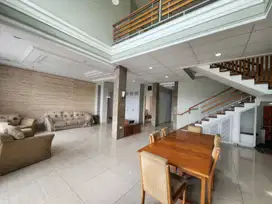 Dijual Rumah American Classic Megah di Kota Baru Parahyangan