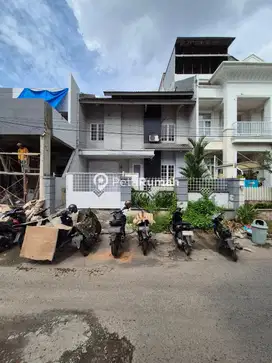 DIJUAL VILLA KOMPLEK TAMAN MALIBU INDAH - DAERAH POLONIA