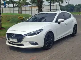 MAZDA 3 HATCHBACK 2018 PUTIH ! MOBIL BEKAS PREMIUM ! MOBIL SIAP PAKAI