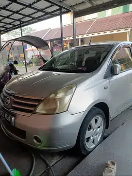 Nissan Grand Livina 1.5 XV Ultimate AT 2010 – Siap Pakai