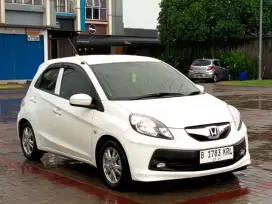 Brio Satya 1.2 E MT 2015 Putih