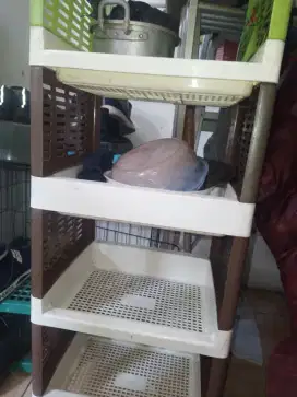 Rak susun  ada 4 tingkat