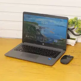 SLIM Laptop HP 240 G8 Core i5 gen 11 RAM 8 SSD