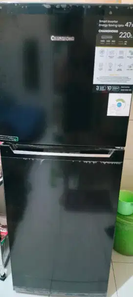 Lemari Es pemakaian baru 3bulan