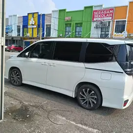 Toyota Voxy 2024 Bensin
