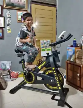 ALAT FITNESS SPINNING BIKE TL 960 TOTAL GYM SEPEDA STATIS