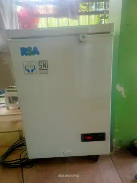 Freezer box 100 ltr RSA sawangan pasir putih