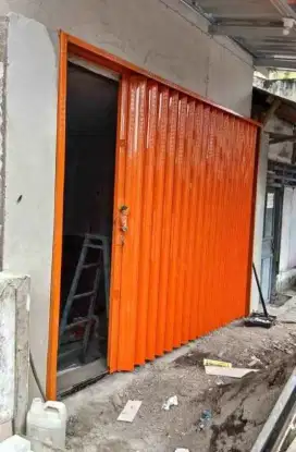 Folding gate rolling door