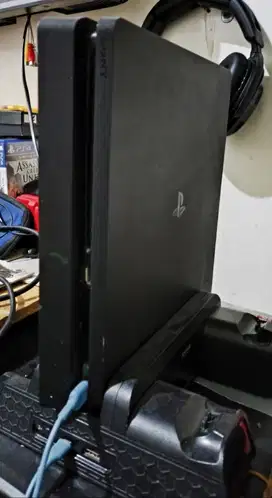 PS 4 Slim + Subscription & Games