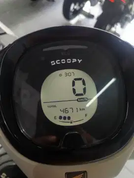 Km 4 Ribu Honda New Scoopy prestige tahun 2024 putih Doff